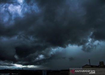 BMKG memprakirakan hujan lebat dan angin kencang terjadi di sejumlah daerah