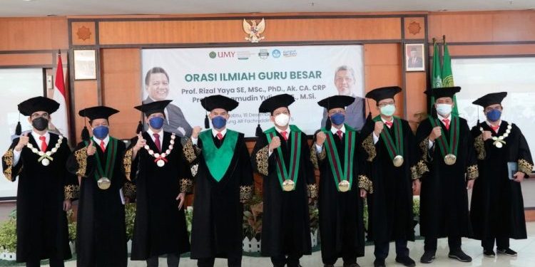 UMY Kukuhkan Dua Guru Besar Baru bidang Ekonomi