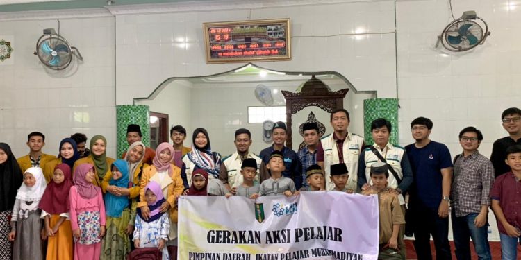 PD IPM dan YBM PLN Gunungsitoli Bagikan 100 Paket Perlengkapan Sekolah