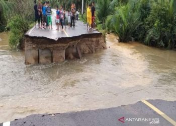 Jalur Panyabungan – Natal belum bisa dilalui roda empat