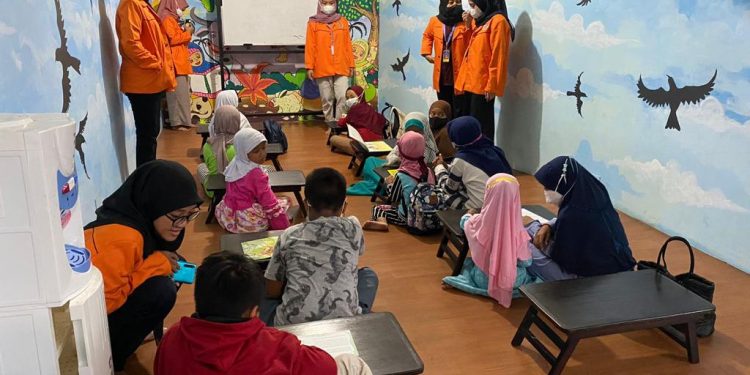 Meningkatkan Gerakan Literasi Melalui Pojok Baca