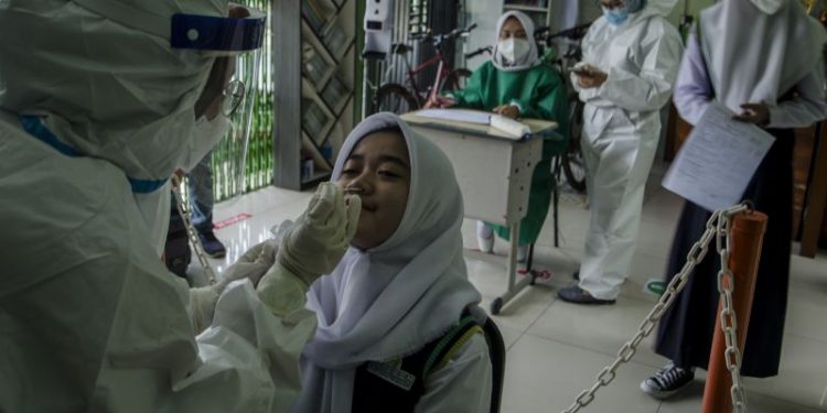 Kasus COVID-19 bertambah 7.010, DKI Jakarta penyumbang terbanyak