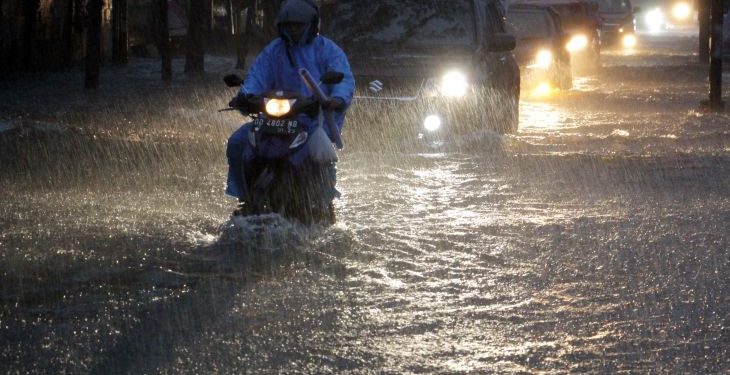 Hari ini, Hujan lebat diprakirakan turun di beberapa kota