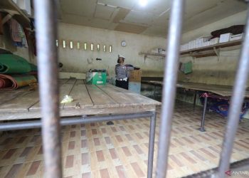 Ratusan warga datangi kerangkeng di rumah Bupati Langkat