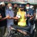 Jurnalis Medan Bantu Penyapu Jalan yang Kehilangan Sepeda Motor