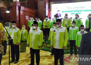 Aminullah Resmi Dikukuhkan Sebagai Ketua Masyarakat Ekonomi Syariah (MES) Aceh