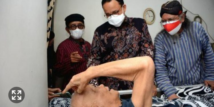 Anies Baswedan Jenguk Remy Sylado yang Sakit Parah, Janjikan Perawatan