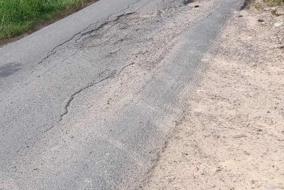 Warga Minta Jalan Rusak di Sinunukan IV Diperbaiki