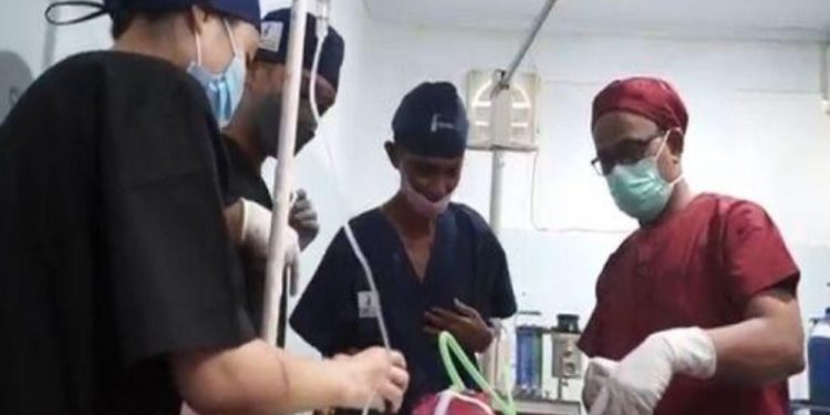 Sudah Operasi 5000 Anak Sumbing, Dokter  Bedah itu Tidak Minta Upah