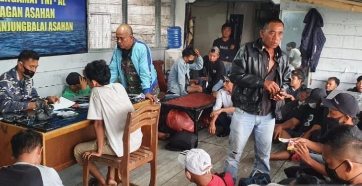 TNI AL Lanal TBA gagalkan upaya pengiriman 52 Pekerja Migran Ilegal