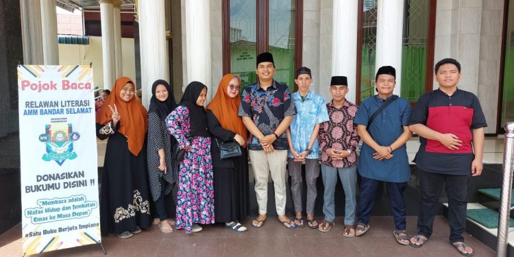 Relawan Literasi AMM Bandar Selamat Buka Pojok Baca di Kaki Masjid