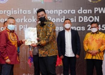 Walikota Medan Terima Penghargaan dari PWI