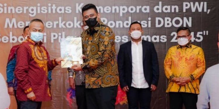 Walikota Medan Terima Penghargaan dari PWI