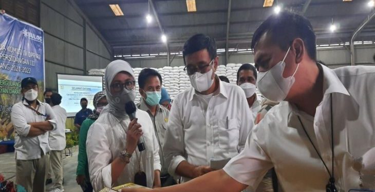 Perum Bulog jamin ketersediaan beras aman hingga Idul Fitri