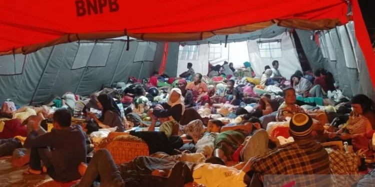 Ribuan warga Pasaman Barat korban gempa bermalam di tenda darurat