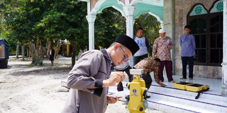 OIF UMSU Ukur Arah Kiblat Masjid Muhammadiyah se-Kabupaten Batu Bara