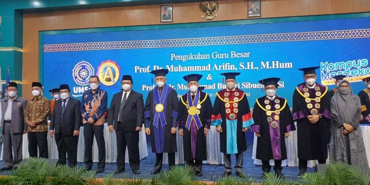 UMSU Kukuhkan Dua Guru Besar Hukum dan Ekonomi Pertanian