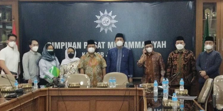 Muhammadiyah Tuntun Warga Italia Bersyahadat