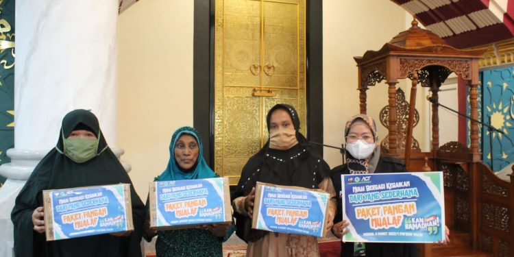 Menyambut Ramadhan, ACT Medan Bagikan Paket Pangan Untuk Mualaf