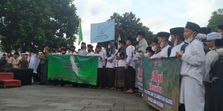 Minta Sipenista Agama, Saifuddin Ibrahim Diadili, Ribuan Santri Gelar Aksi