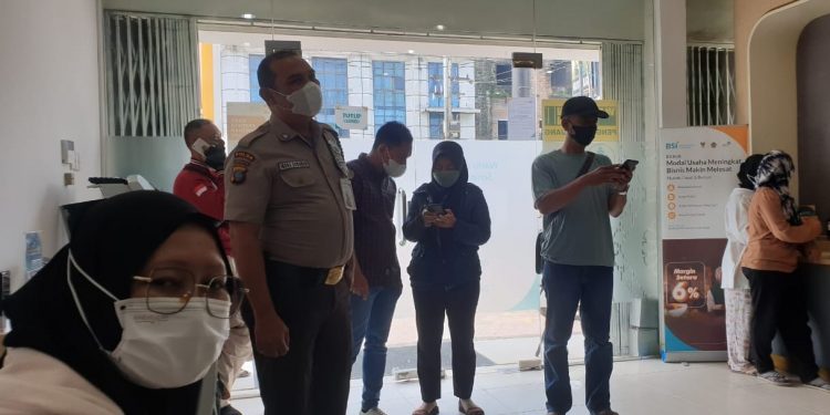 Nasabah BSI Aksara Kecewa Soal Antrean