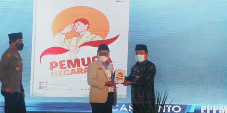 Launching Buku Pemuda Negarawan, Cak Nanto: Indonesia Surplus Politisi, Tapi Defisit Negarawan