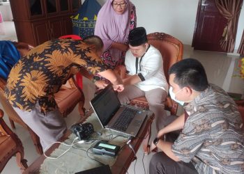 Disdukcapil Banda Aceh Rekam KTP Ke Rumah Warga Disabilitas