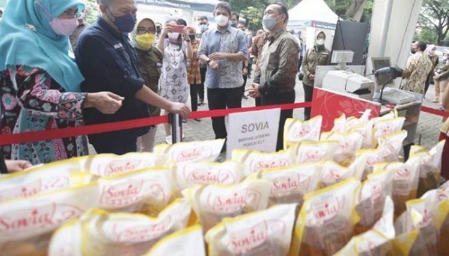 Tekan Harga Minyak Goreng Bulog Sumut Jual Rp 20.000 Perliter