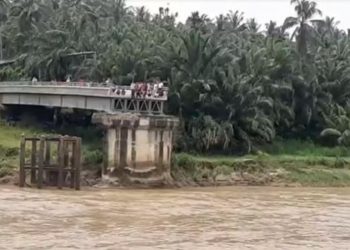 Jembatan di Biruen Ambruk, Puluhan Pelintas Jatuh ke Sungai