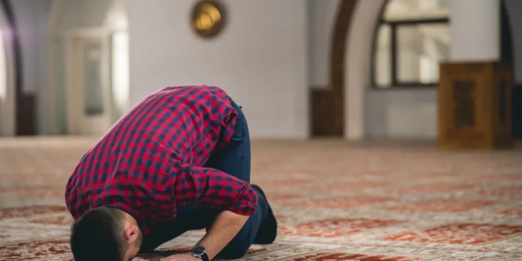 Khutbah Jumat: Hanya Orang Beriman Yang Tidak Merugi