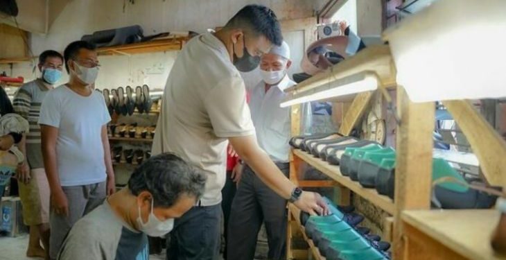 Dorong Kebangkitan Perajin Sepatu, Walikota Medan Minta ASN Menggunakan Produk Lokal