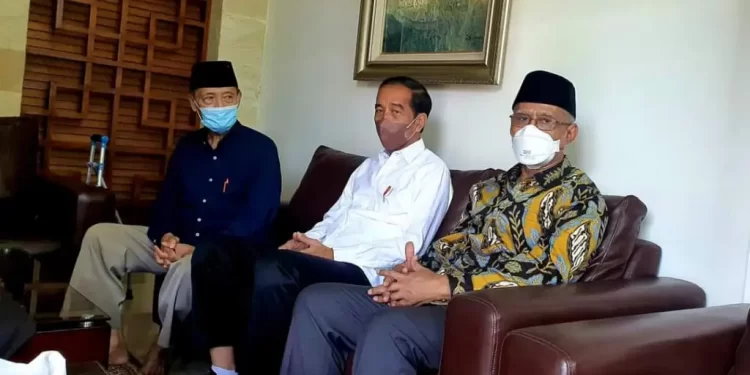 Serangan Jantung Ringan, Jokowi Kunjungi Buya Syafi’i Ma’arif di Yogyakarta