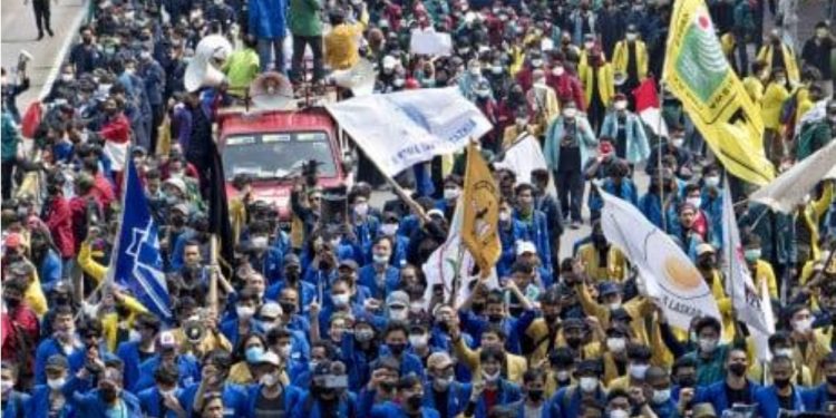 Ratusan Mahasiswa Gelar Aksi di Jakarta, Minta Jokowi Tegas Menolak Penundaan Pemilu