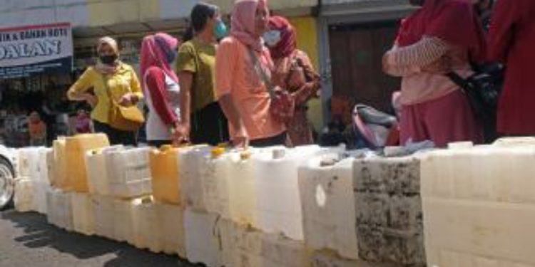 Pemerintah Sediakan Anggaran Rp 6,9 Triliun untuk BLT Minyak Goreng