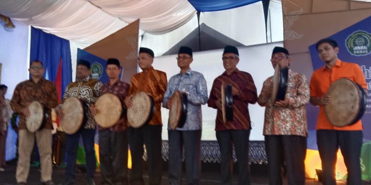Tabuhan Rapa’i Tandai Peresmian Universitas Muhammadiyah Mahakarya Aceh