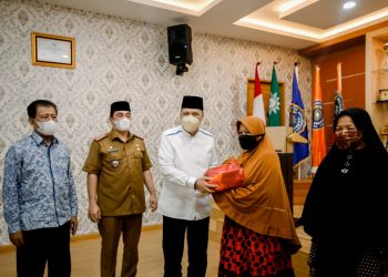 UMSU Bagikan 600 Paket Bingkisan Ramadan untuk Warga