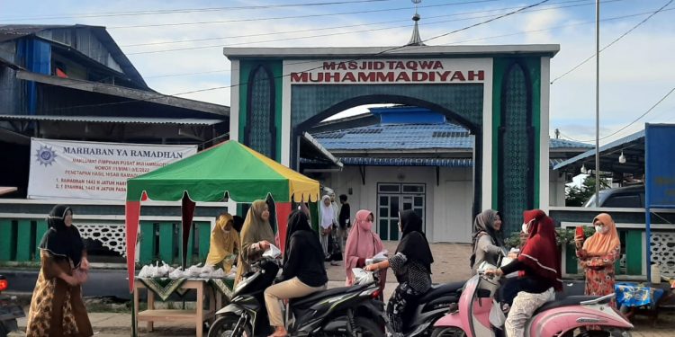 Sambut Ramadhan, Aisyiyah Kota Gunungsitoli Bagikan Ta’jil