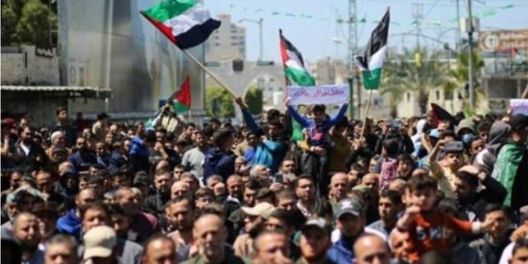 Israel Semakin Brutal, Warga Palestina Gelar Unjuk Rasa