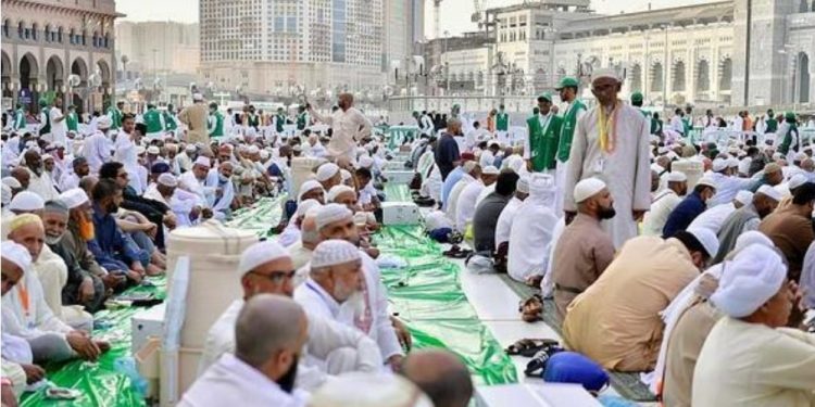 Masjid Nabawi Siapkan Takjil Berbuka untuk Satujuta Jamaah