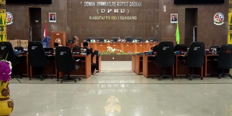 Miris, Pekerja Kebersihan DPRD Deli Serdang Belum Terima Gaji