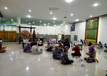 BKM Masjid Agung Sultan Thaf Sinar Basarsyah Bagikan Iftar Setiap Hari