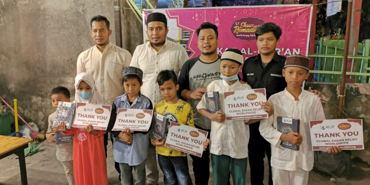 HMJ KESSOS FISIP UMSU dan Global Ehsan RELIEF Bagikan 30 Al-Quran Untuk Anak Yatim dan Piatu