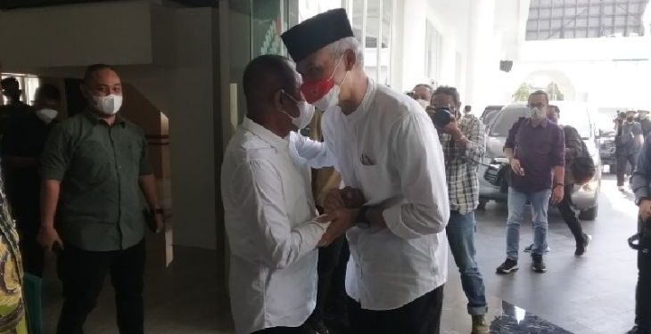 Ganjar Bertandang ke Medan, Jumpa Edy Rahmayadi Kompak Kenakan Baju Koko Putih