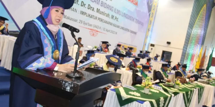 Prof Munirah, Aktivis ‘Aisyiyah Resmi Guru Besar Linguistik Terapan Unismuh