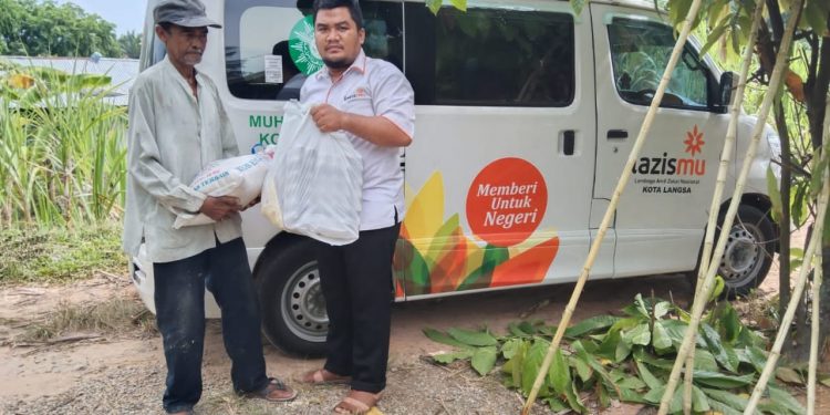Lazismu Kota Langsa Salurkan Paket Kado Ramadhan Untuk 100 Dhuafa