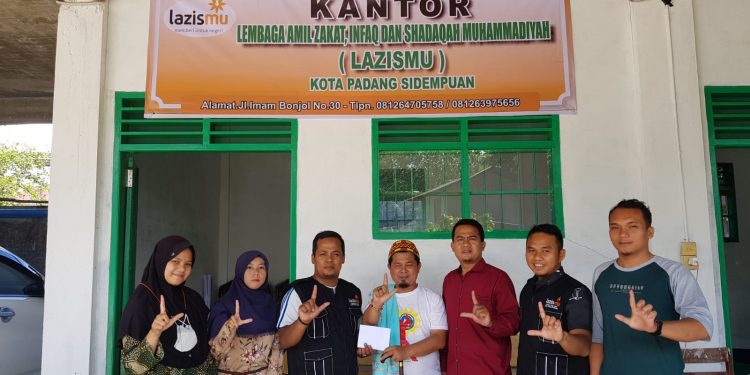 LazisMu Padangsidimpuan Mulai Dapat Kepercayaan, Anggota DPRD Serahkan Zakatnya