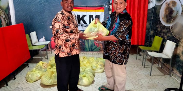 DPD IKM Medan Berbagi 58 Paket Sembako