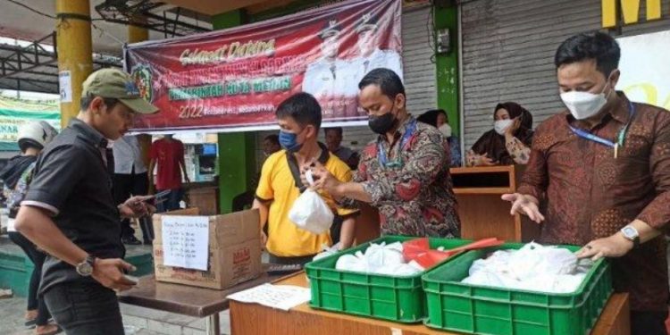 Bobby Nasution Minta Warga Tidak Borong Bahan Pokok di Pasar Murah