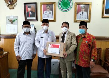 Konjen Singapura Bantu Dhuafa Melalui MUI Sumut