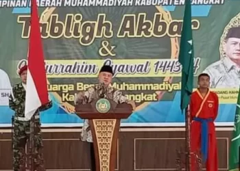 Ketua PPM Dadang Kahmad  Isi Tabligh Akbar dan Kunjungi Pesantren Kwalamadu